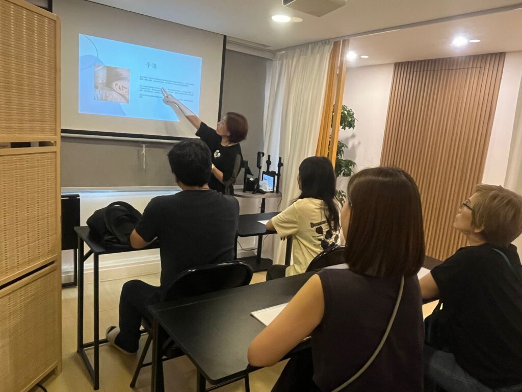 Relax小顏學坊的自我小顏班 （一小時課程）